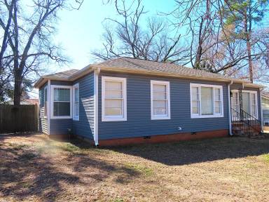 Main picture of 920 W 6th St