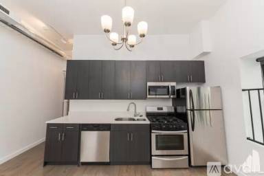 Main picture of 630 W Lake St
