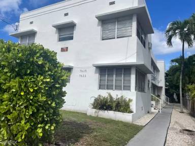 Main picture of 7635 Dickens Ave