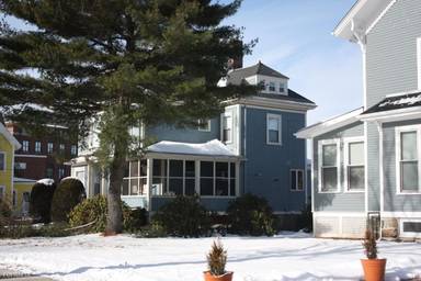 Main picture of 581 Cambridge St