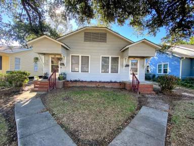 Main picture of 902 11th St