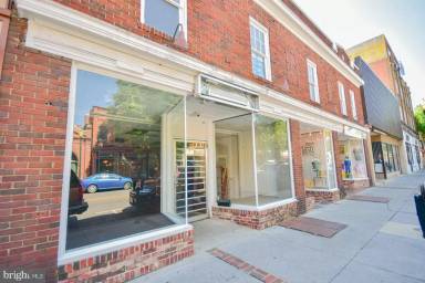 Main picture of 149 N Queen St