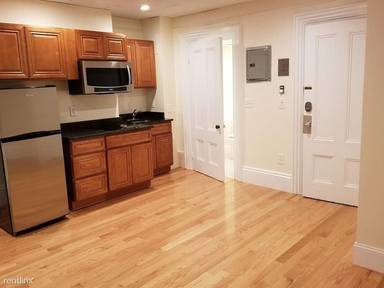 Main picture of 70 Pinckney St