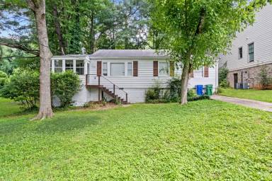 Main picture of 1738 Duke Rd