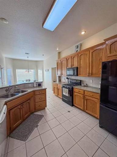 Main picture of 2409 Saguaro Loop