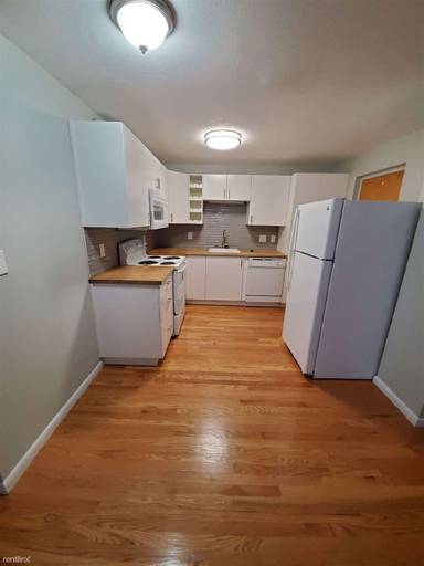 Main picture of 262 School St