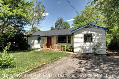 Main picture of 1320 Estes St