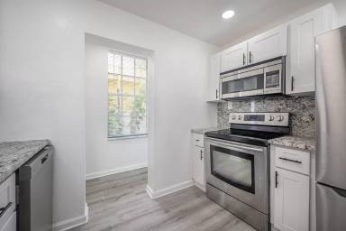 Main picture of 2708 N Poplar Ave