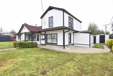 Main picture of 905 S 67th East Ave