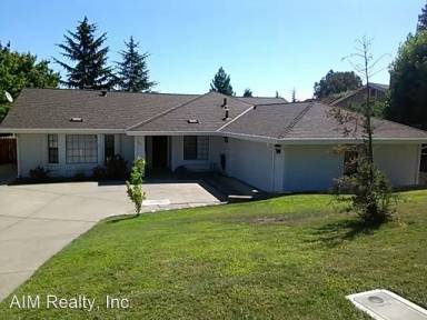 Main picture of 520 Flower Dr