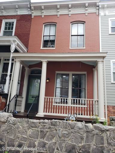 Main picture of 303 W Clay St