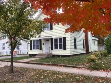 Main picture of 214 E Crawford St