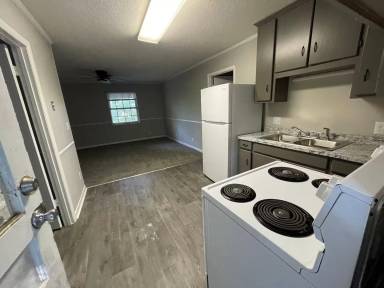Main picture of 3716 Cliffside Dr NE