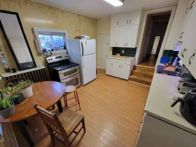 Main picture of 515 N 9th Ave E