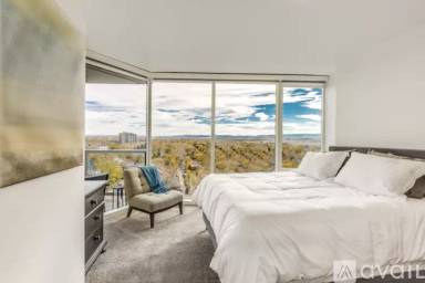 Main picture of 150 W Byers Pl