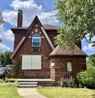 Main picture of 15835 Gilchrist St