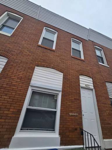 Main picture of 402 N Curley St