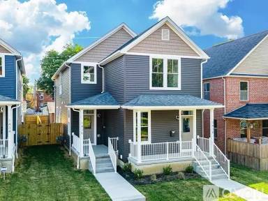 Main picture of 1436 Oak St