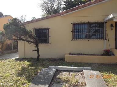 Main picture of 600 SW 72nd Ct