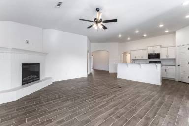 Main picture of 215 Hunt St