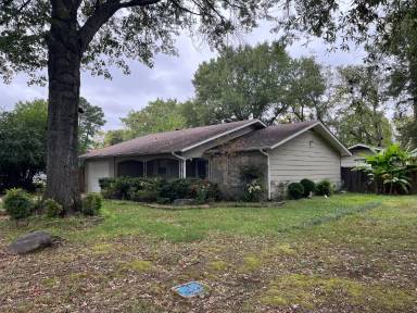 Main picture of 228 E Circle Dr