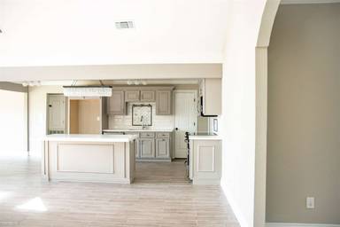 Main picture of 1030 Charlotte Ln