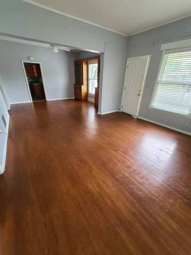 Main picture of 834 W 6th St