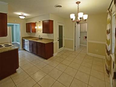 Main picture of 2763 Satellite St