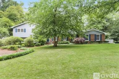Main picture of 4973 Lakeside Dr