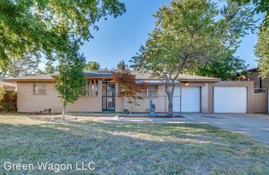 Main picture of 820 SW 62nd St