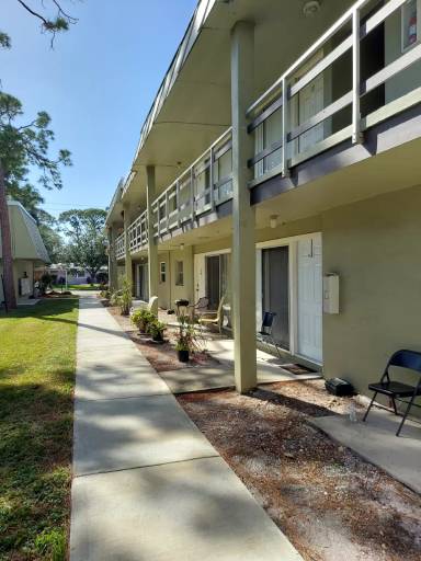 Main picture of 1852 Golfview Ave