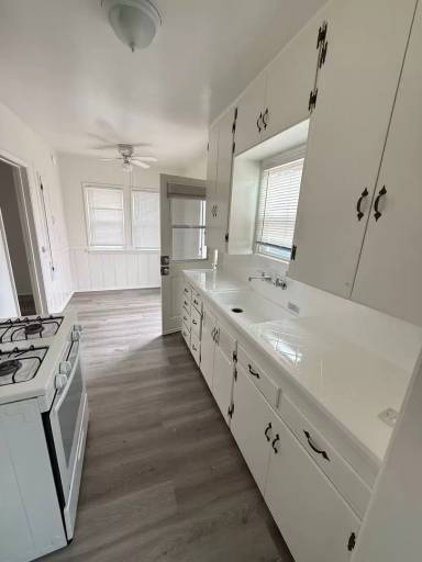 Main picture of 9943 Park St