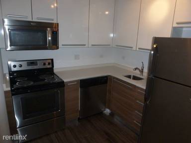 Main picture of 925 W Carmen Ave