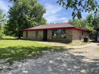Main picture of 261 Airport Rd