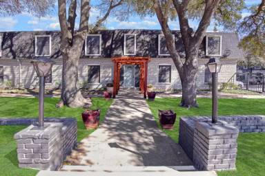 Main picture of 2409 Ridgmar Plz