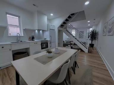 Main picture of 2111 Green St