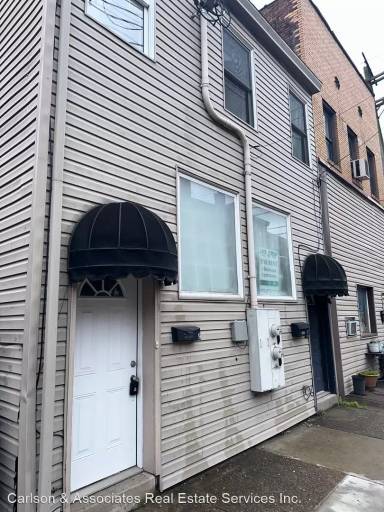 Main picture of 105 S 18th St