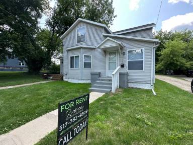 Main picture of 221 W Mason St