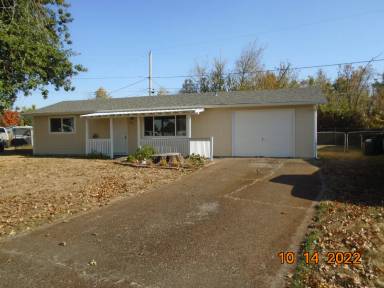 Main picture of 880 N 4th St
