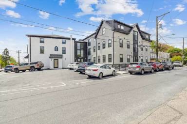 Main picture of 7620 Ridge Ave