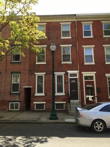 Main picture of 118 S Walnut St