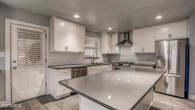 Main picture of 10434 Lake Gardens Dr