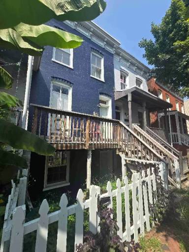 Main picture of 338 S Laurel St