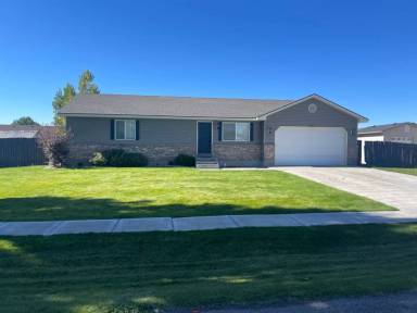 Main picture of 3001 Lilac Cir