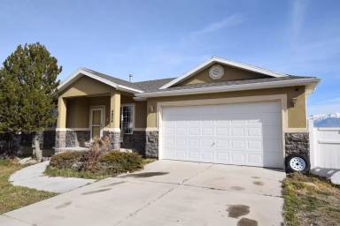 Main picture of 4024 S Mountain Moon Dr