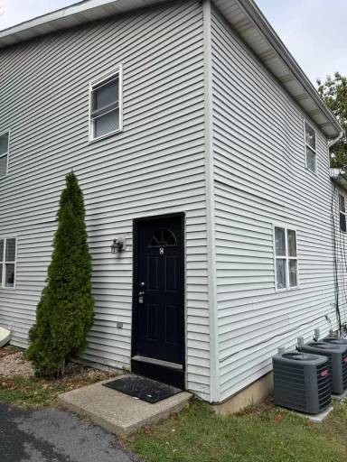 Main picture of 1538 E 8th St