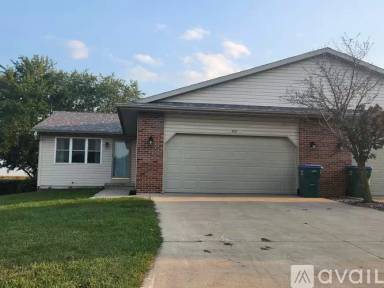 Main picture of 600 Oakwood Dr