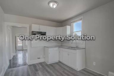 Main picture of 2459 Jefferson St