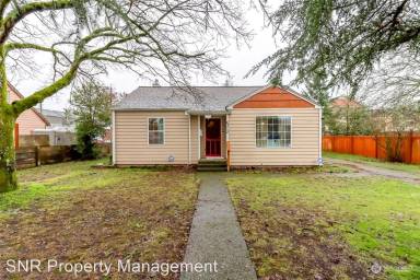 Main picture of 4312 S Lawrence St