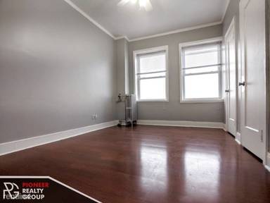 Main picture of 6930,6954,6971,6975 N Greenview Ave Apartments